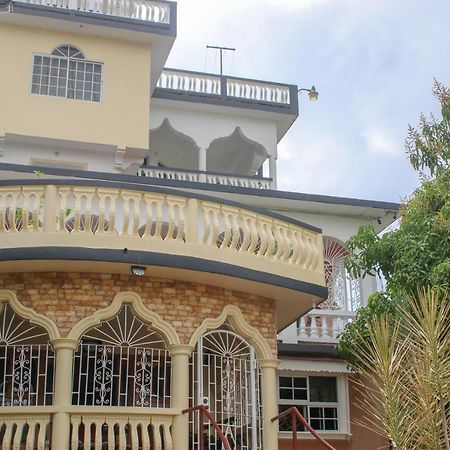 Van Villa Guesthouse Негрил Екстер'єр фото