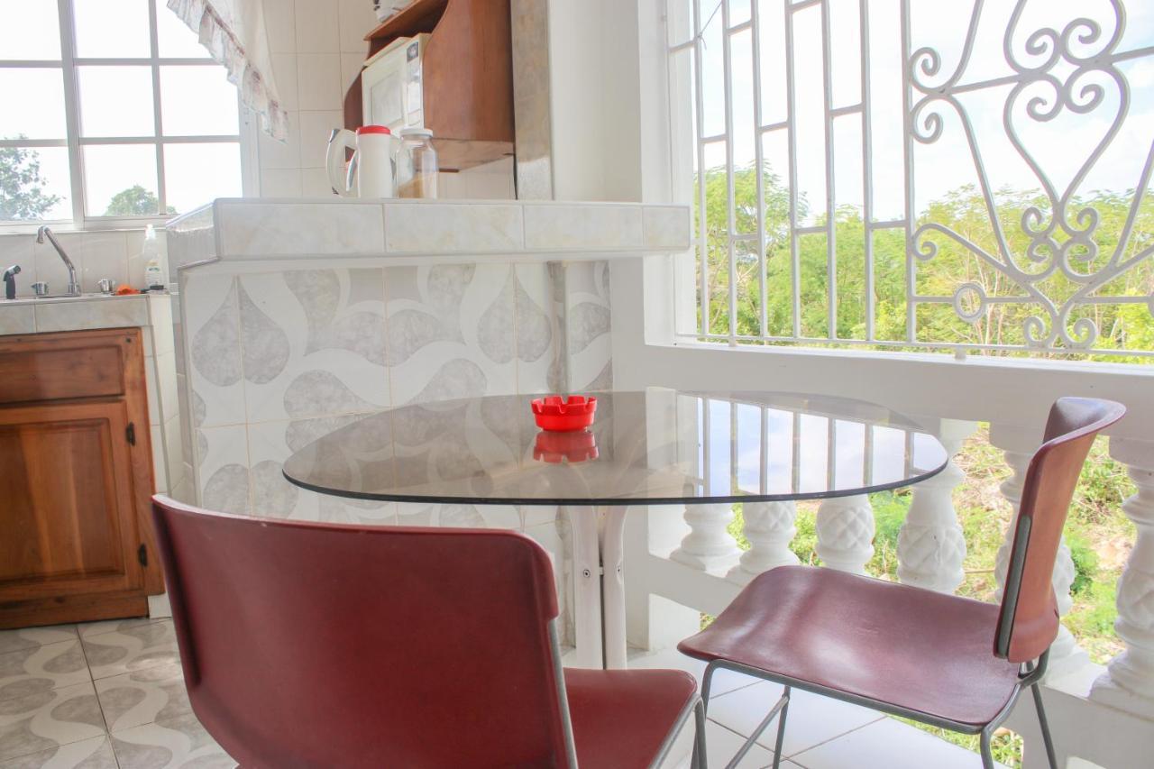 Van Villa Guesthouse Негрил Екстер'єр фото
